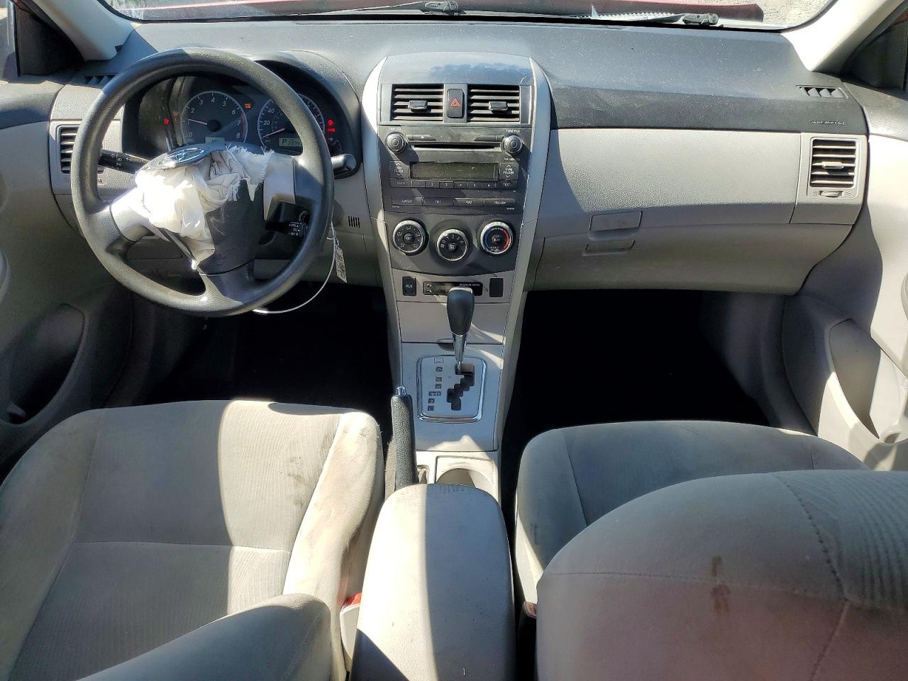 2011 TOYOTA COROLLA LE photo 15