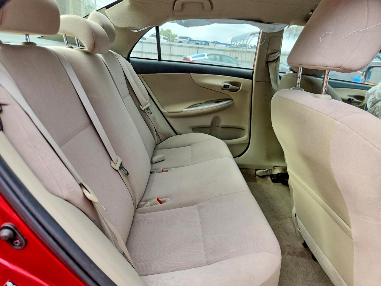 2011 TOYOTA COROLLA LE photo 10