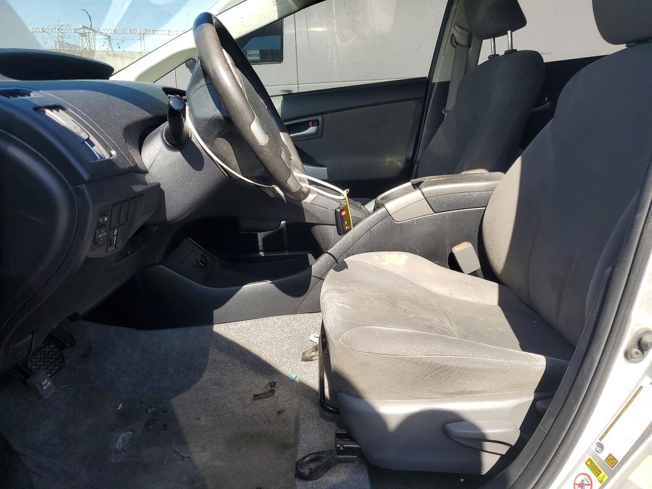 2014 TOYOTA PRIUS TWO photo 13