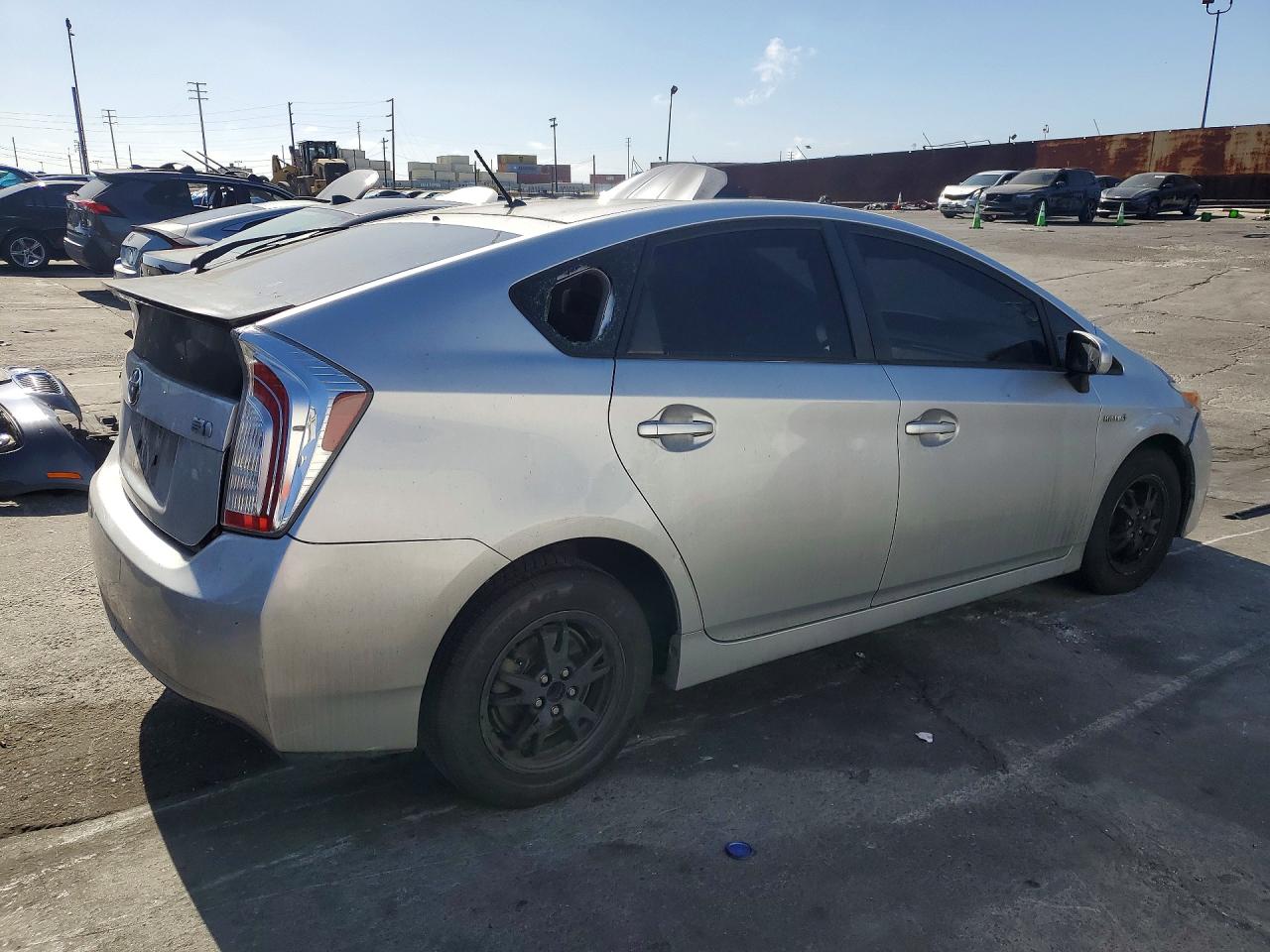 2014 TOYOTA PRIUS TWO photo 5