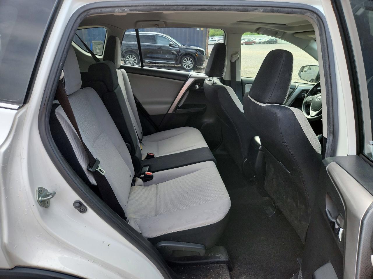2016 TOYOTA RAV4 XLE photo 21