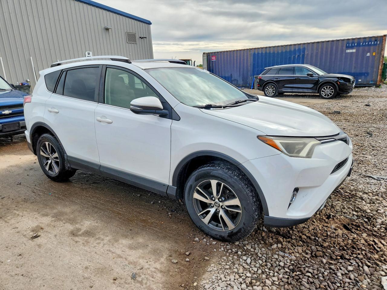 2016 TOYOTA RAV4 XLE photo 7