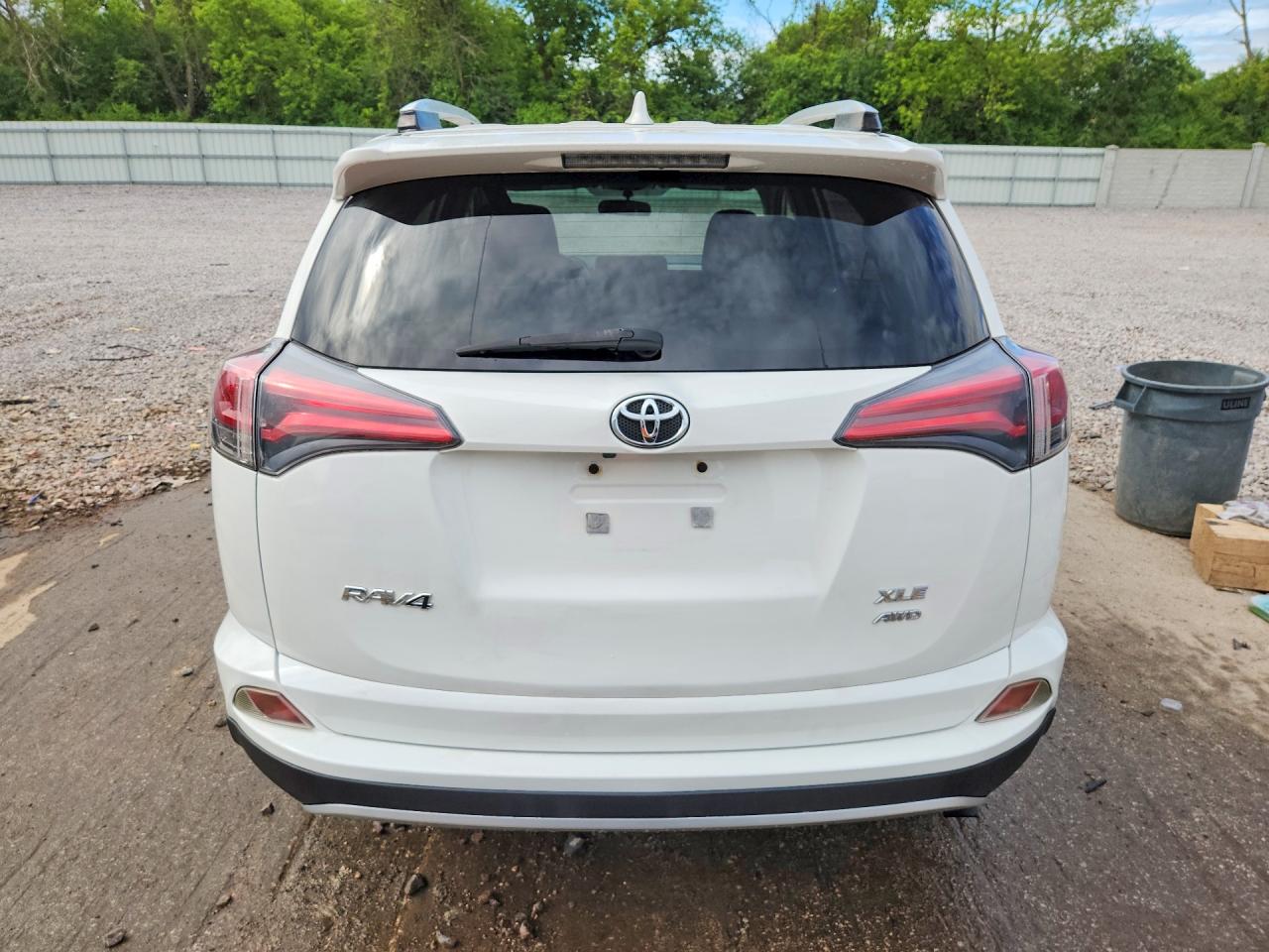 2016 TOYOTA RAV4 XLE photo 11