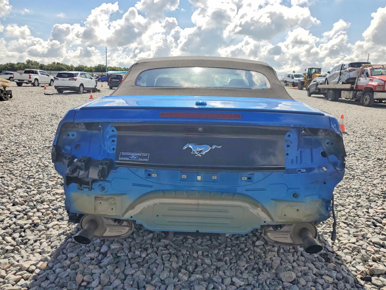 2017 FORD MUSTANG photo 16