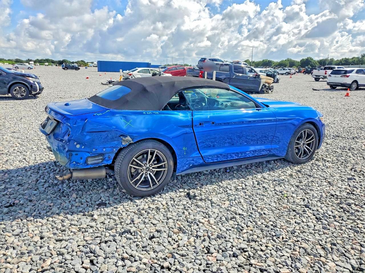 2017 FORD MUSTANG photo 7