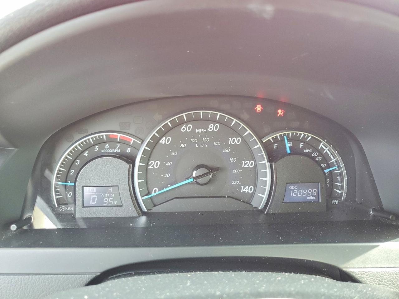 2012 TOYOTA CAMRY XLE photo 25