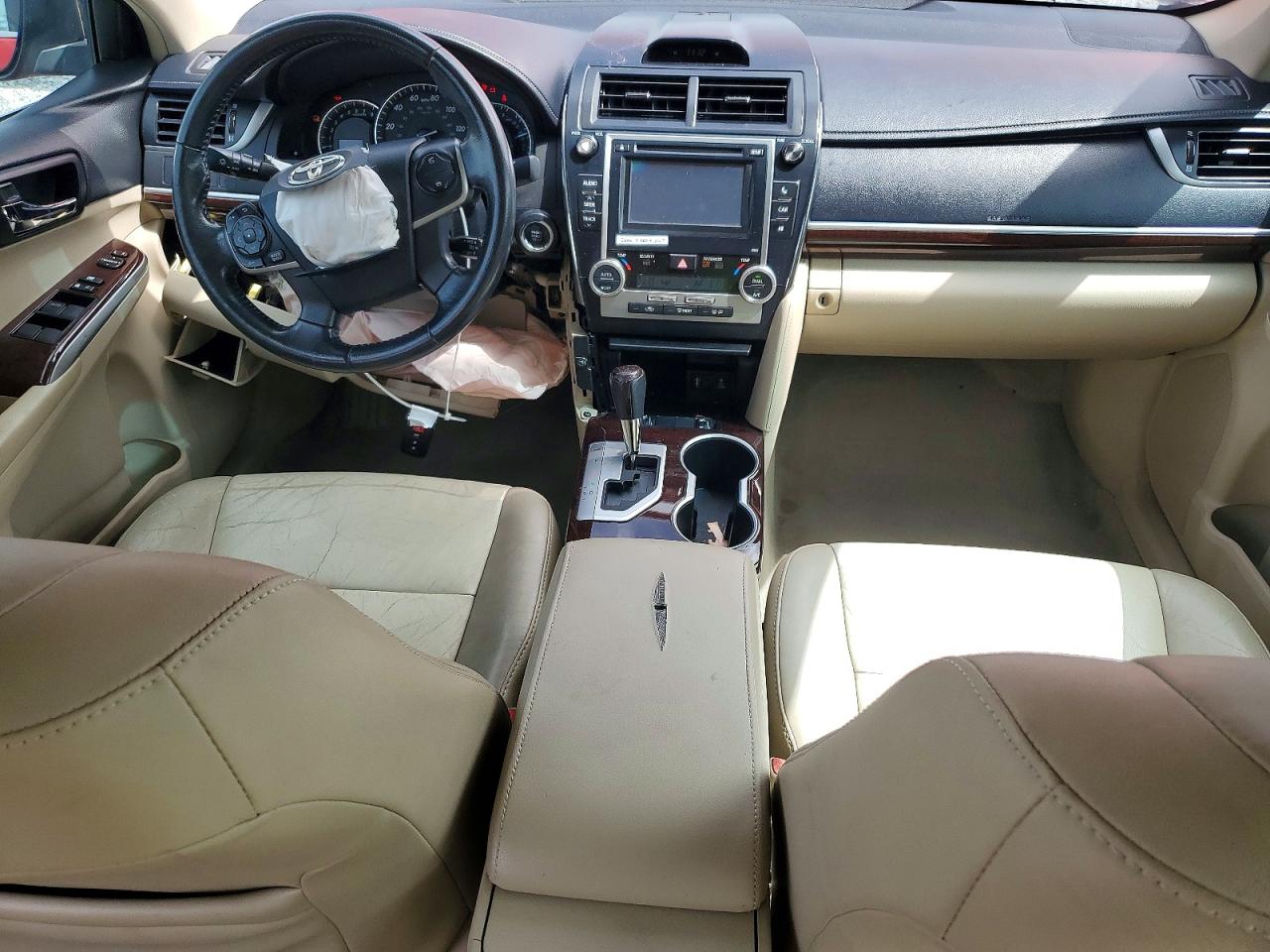 2012 TOYOTA CAMRY XLE photo 22