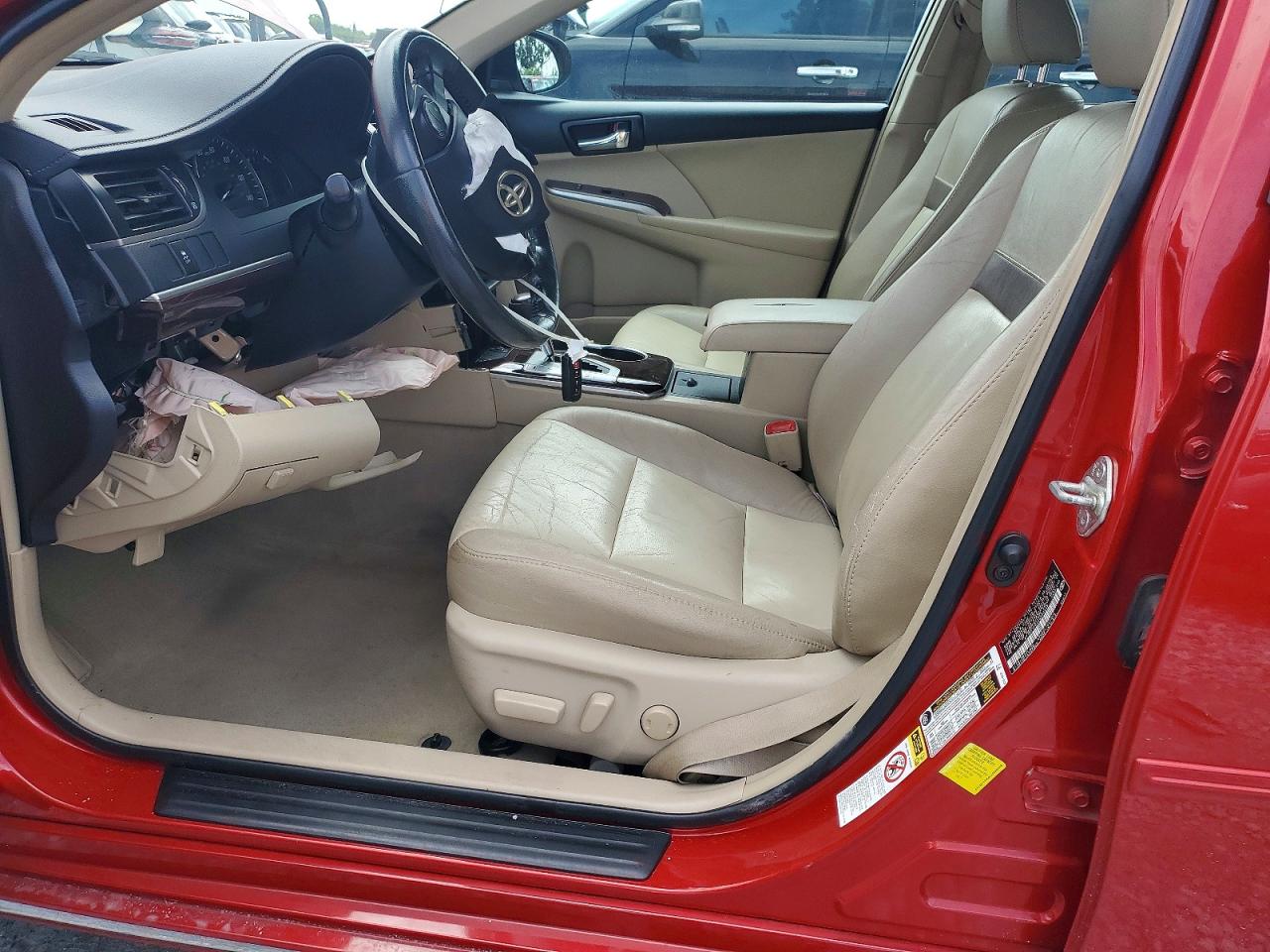 2012 TOYOTA CAMRY XLE photo 19