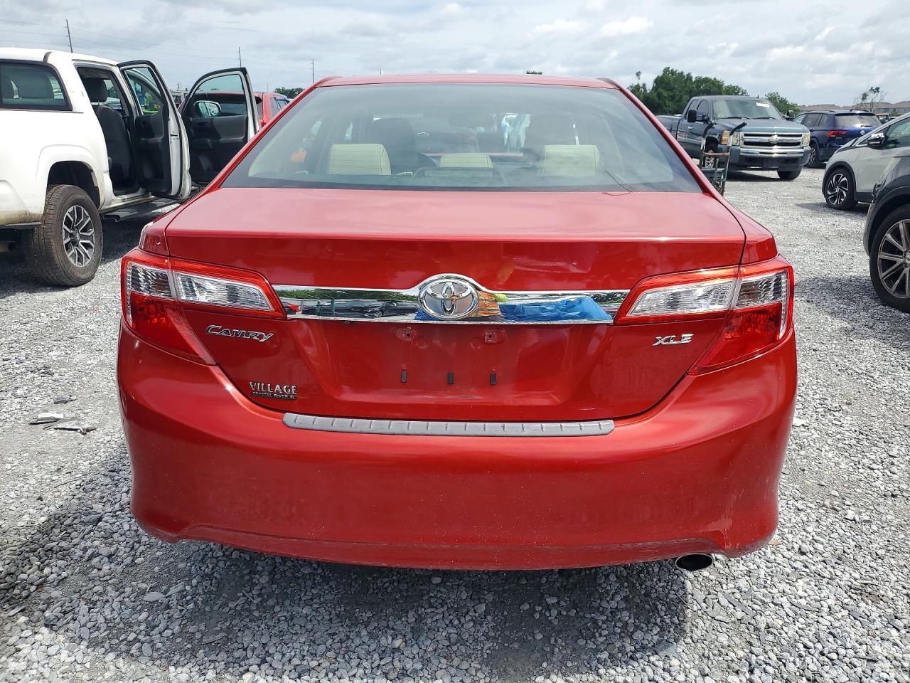2012 TOYOTA CAMRY XLE photo 16