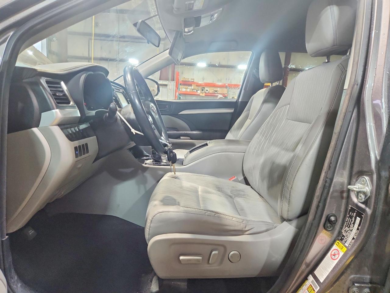 2016 TOYOTA HIGHLANDER LE PLUS photo 19