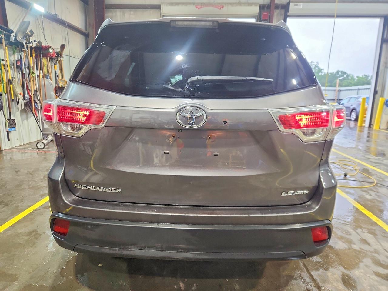 2016 TOYOTA HIGHLANDER LE PLUS photo 16