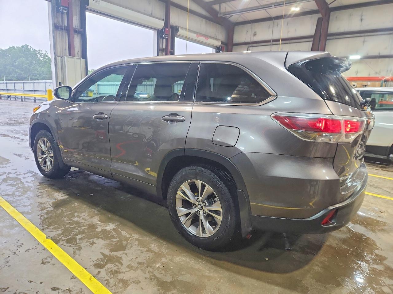 2016 TOYOTA HIGHLANDER LE PLUS photo 4