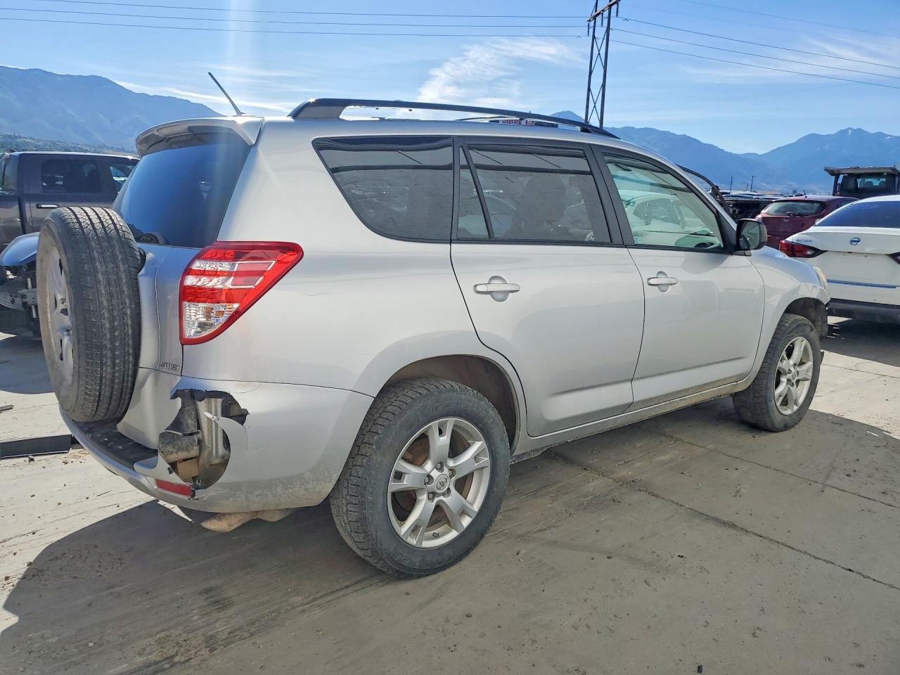 2011 TOYOTA RAV4 photo 3