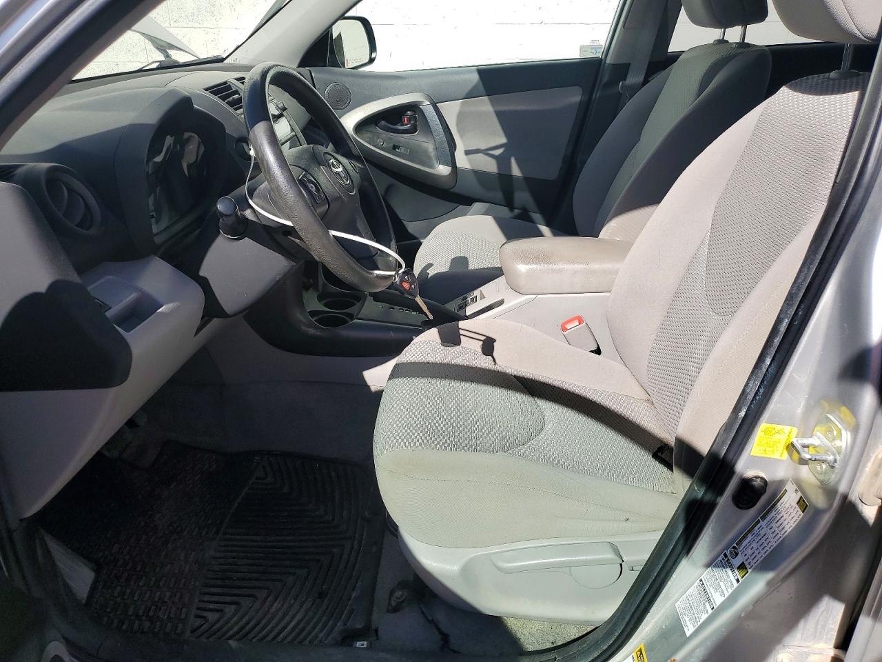 2011 TOYOTA RAV4 photo 7