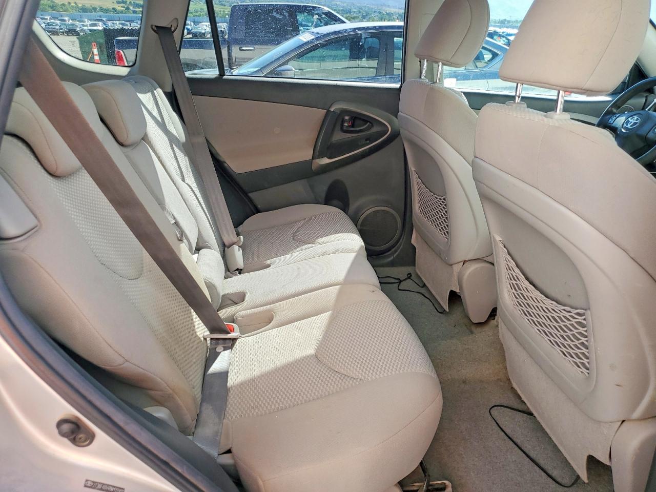 2011 TOYOTA RAV4 photo 10