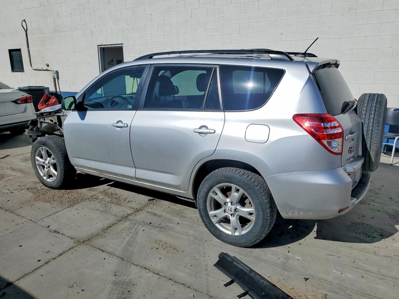 2011 TOYOTA RAV4 photo 2