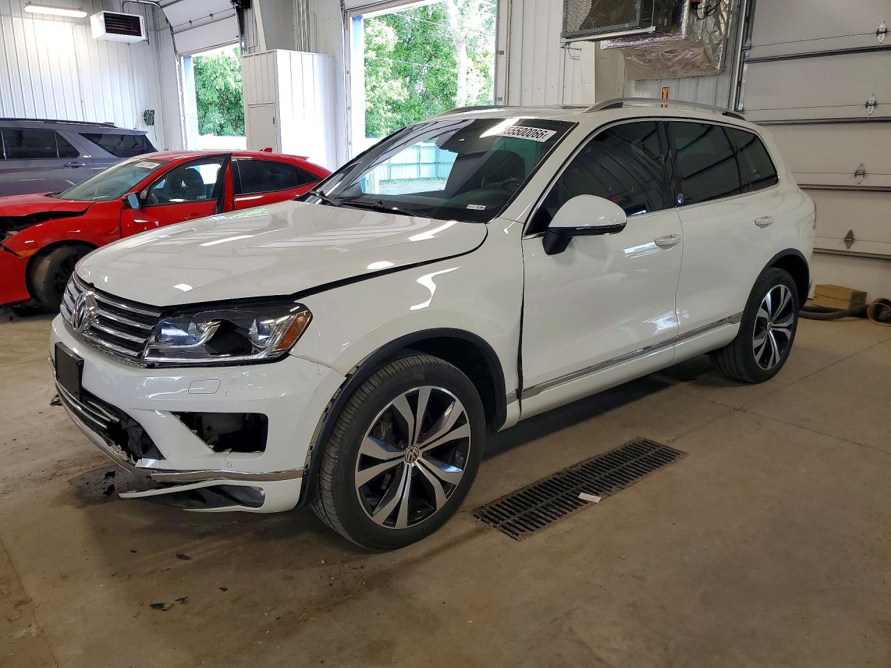 2017 VOLKSWAGEN TOUAREG