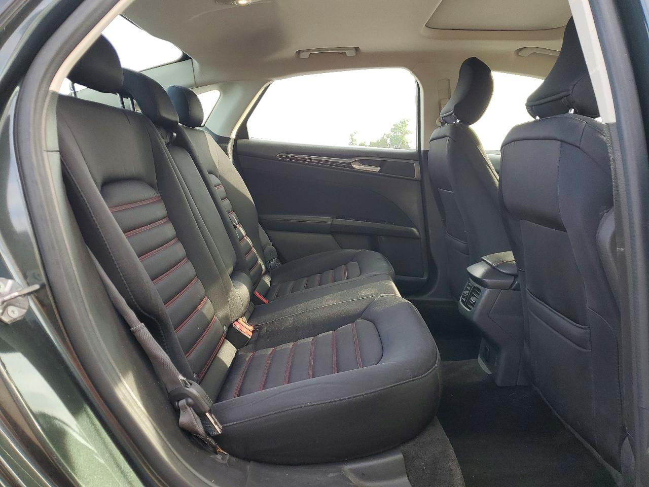 2015 FORD FUSION SE photo 19