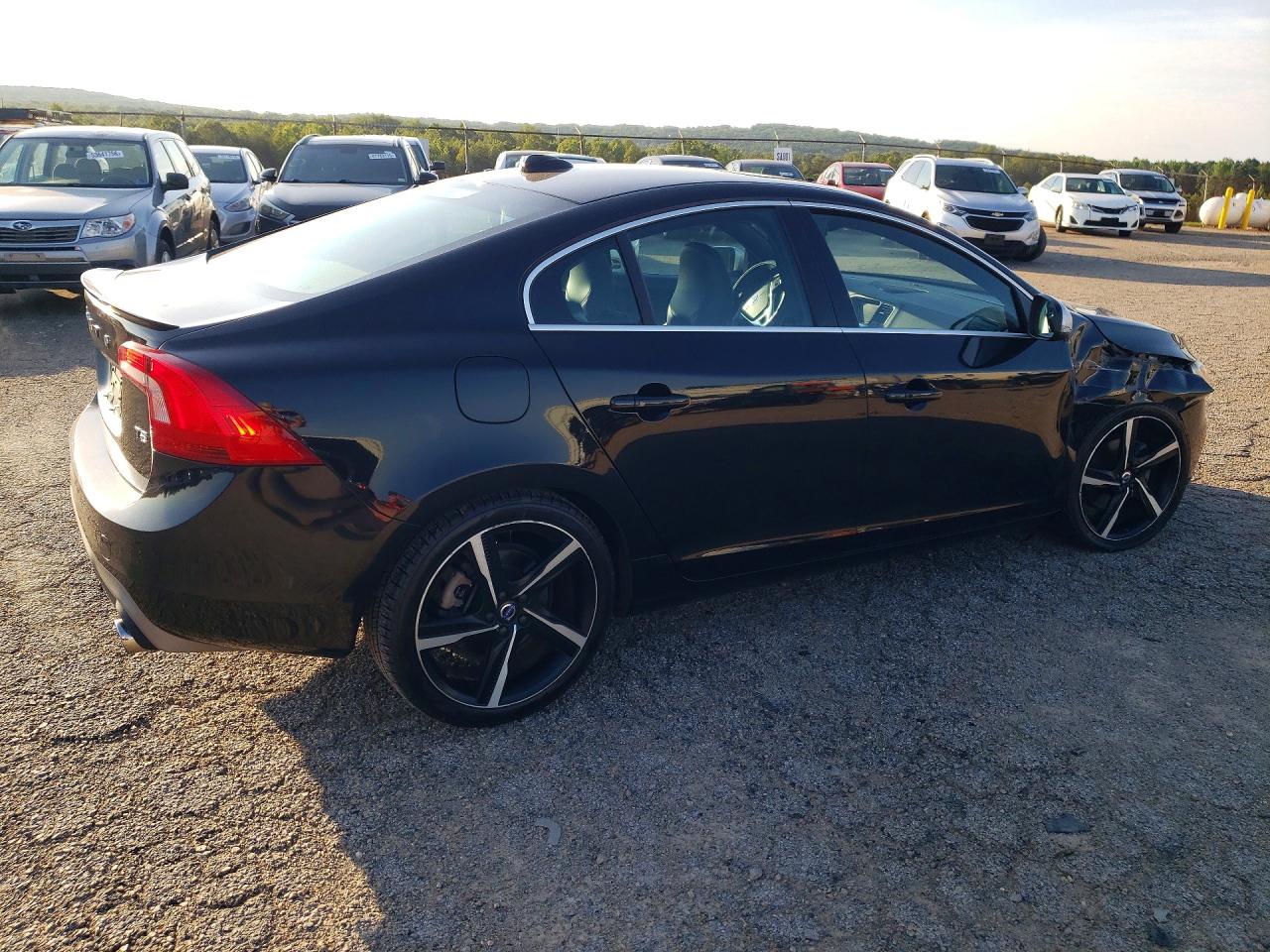 2016 VOLVO S60 R DESIGN photo 7
