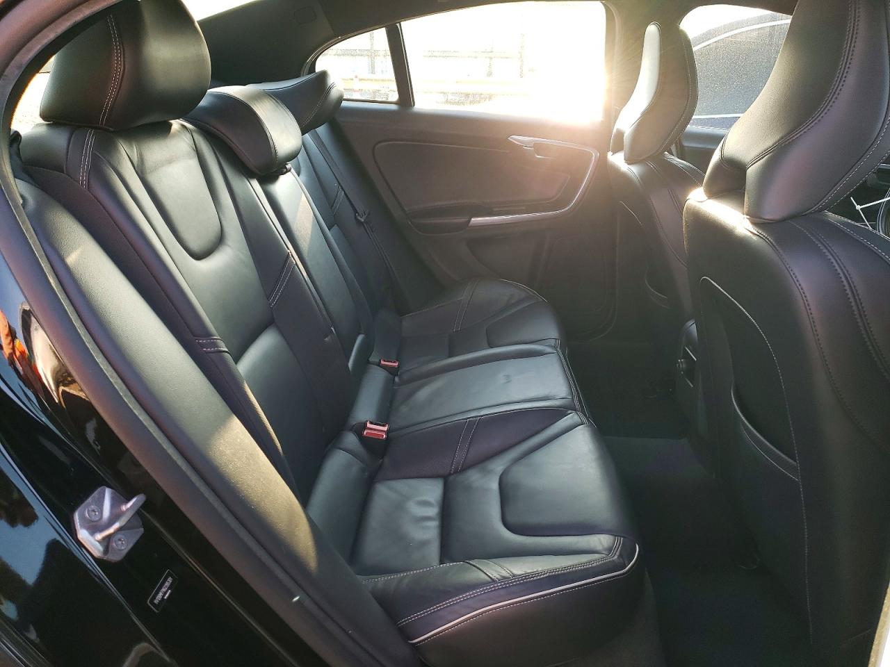 2016 VOLVO S60 R DESIGN photo 28