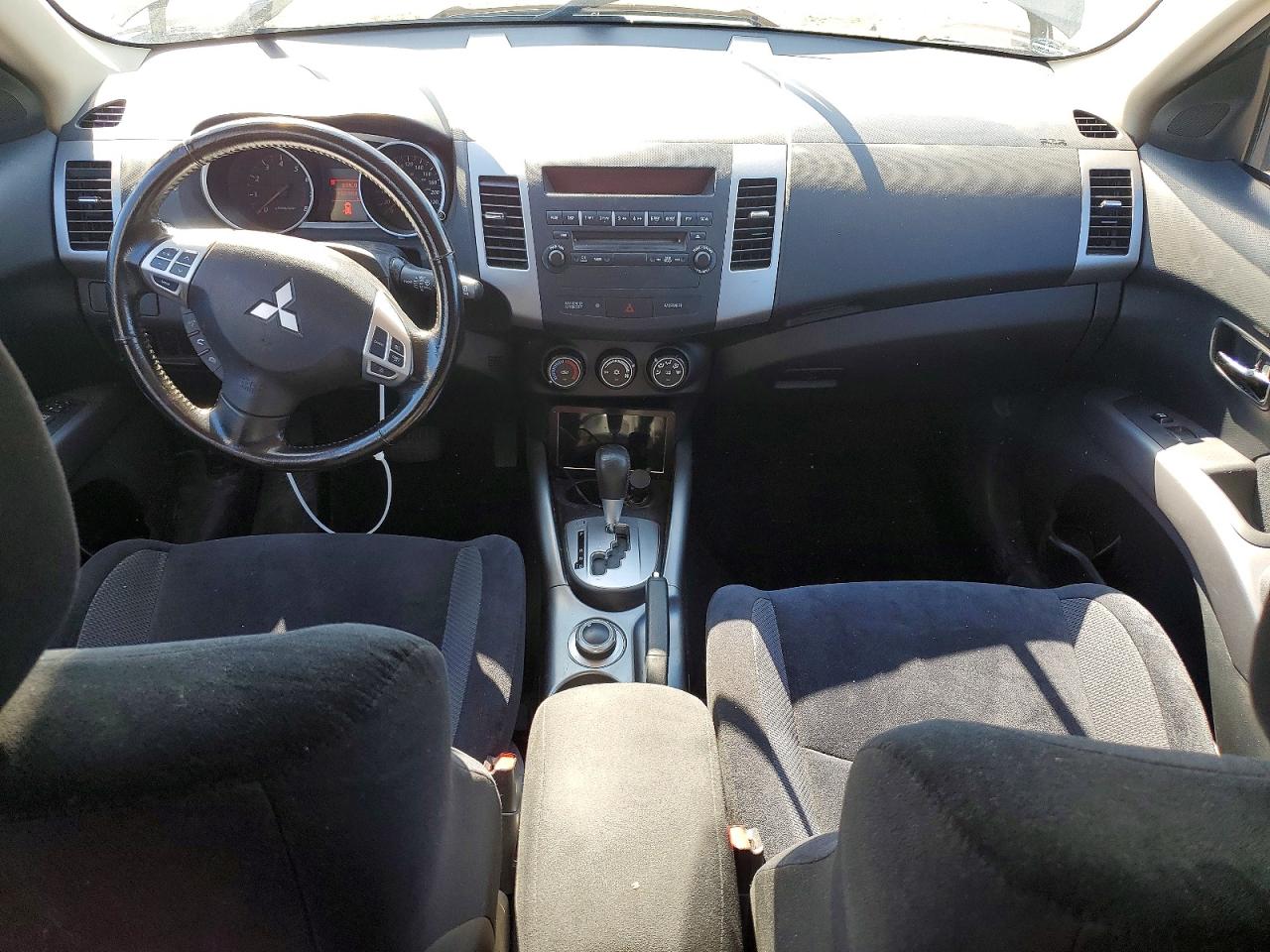 2013 MITSUBISHI OUTLANDER ES photo 8