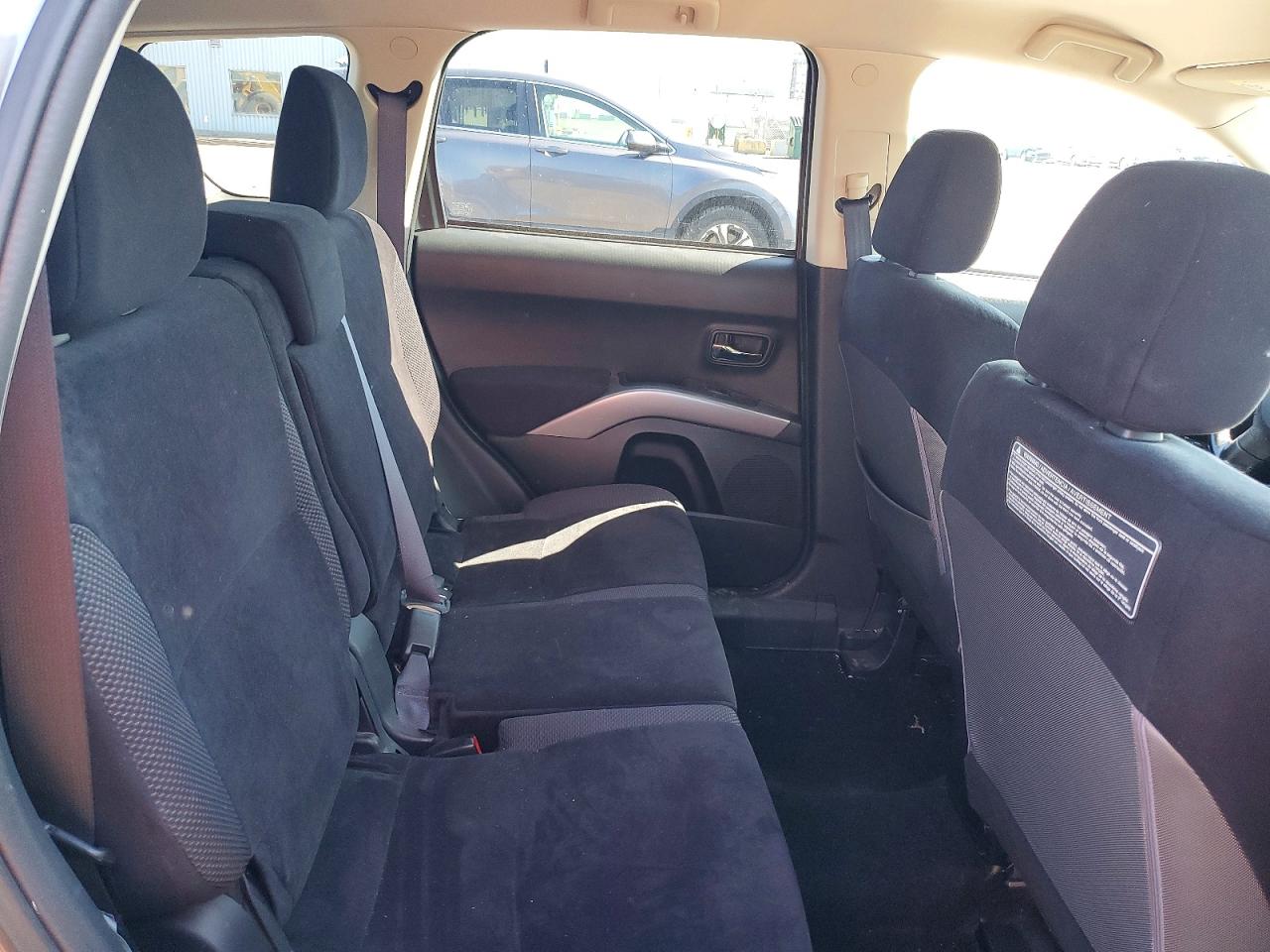 2013 MITSUBISHI OUTLANDER ES photo 10