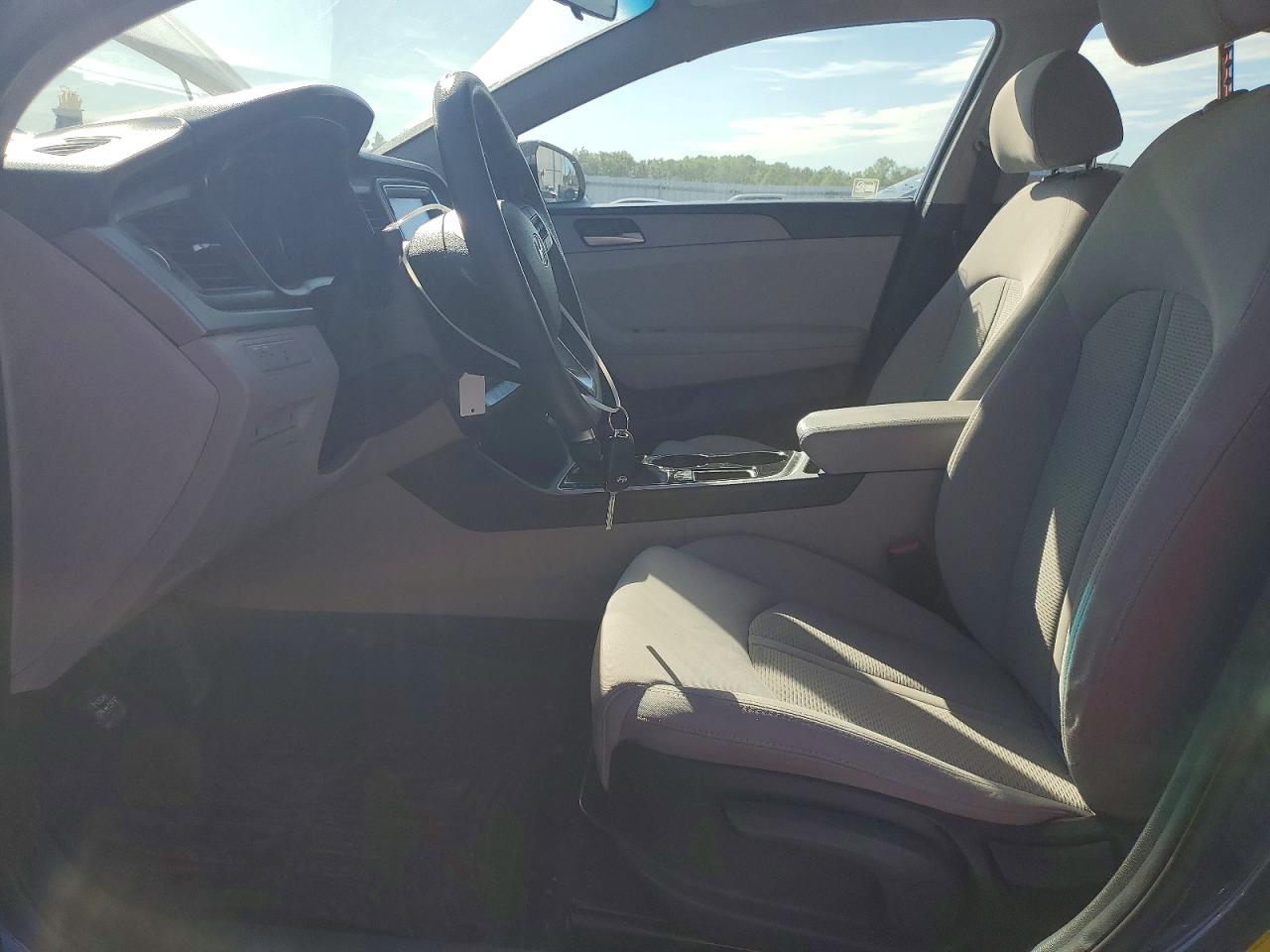 2018 HYUNDAI SONATA SE photo 13
