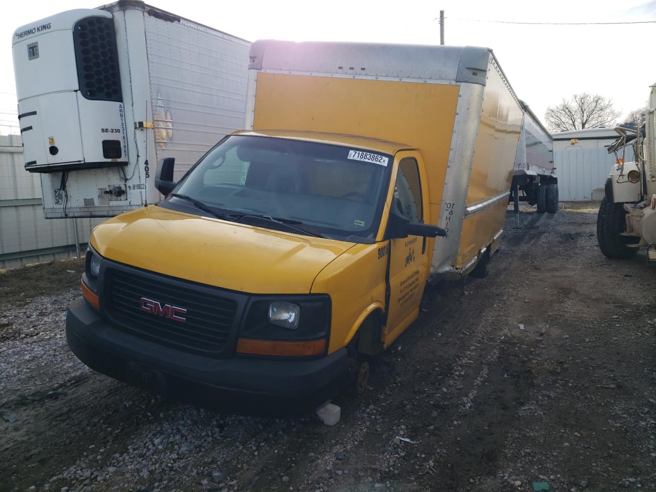 2014 GMC SAVANA CUTAWAY G3500 photo 2