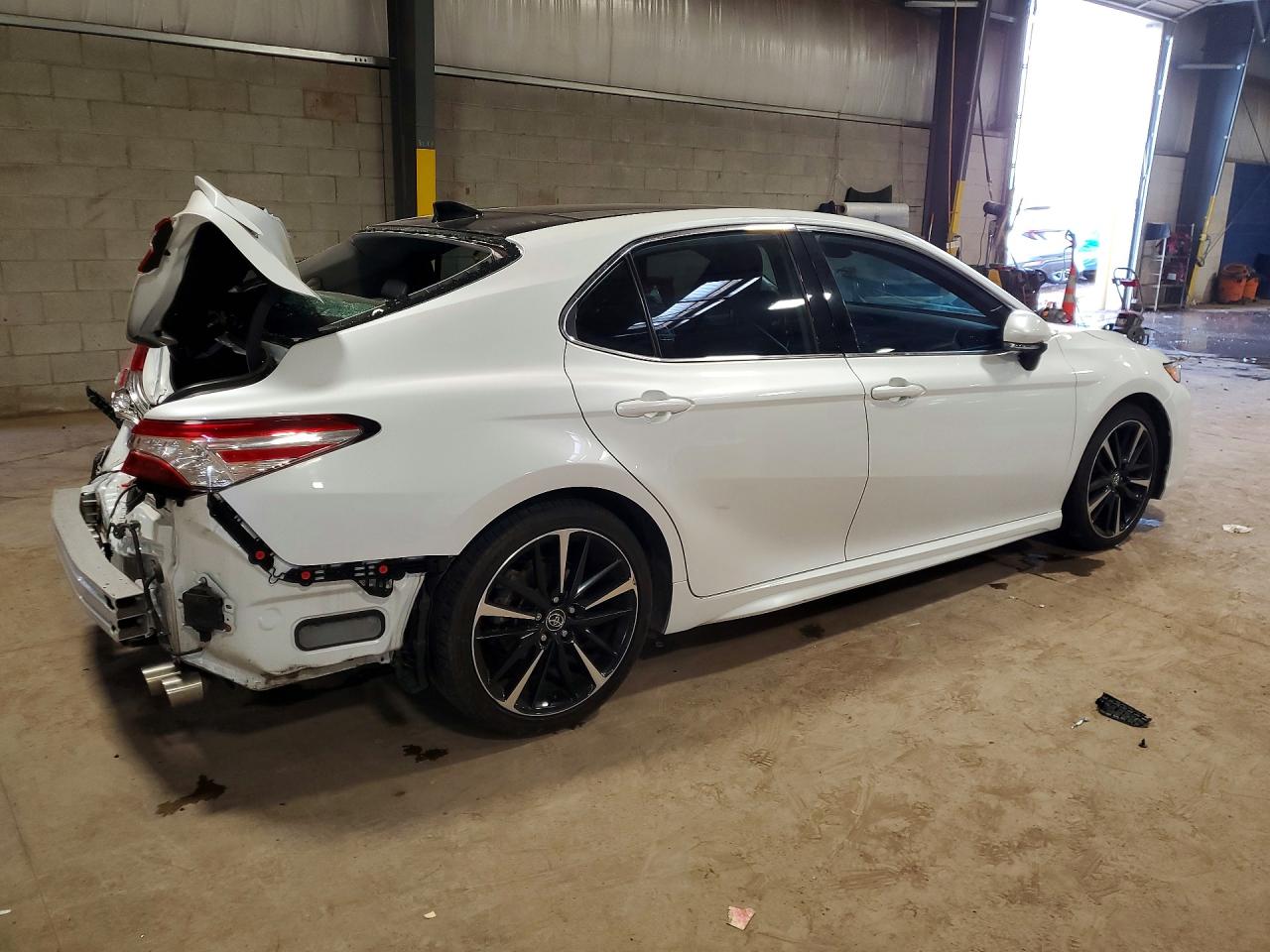 2020 TOYOTA CAMRY XSE photo 5