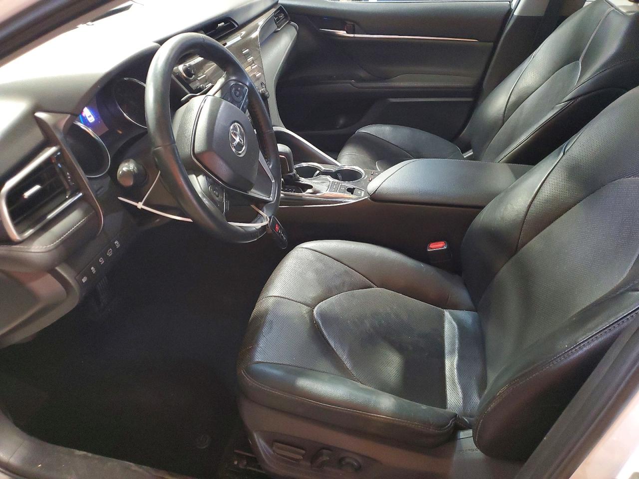 2020 TOYOTA CAMRY XSE photo 13