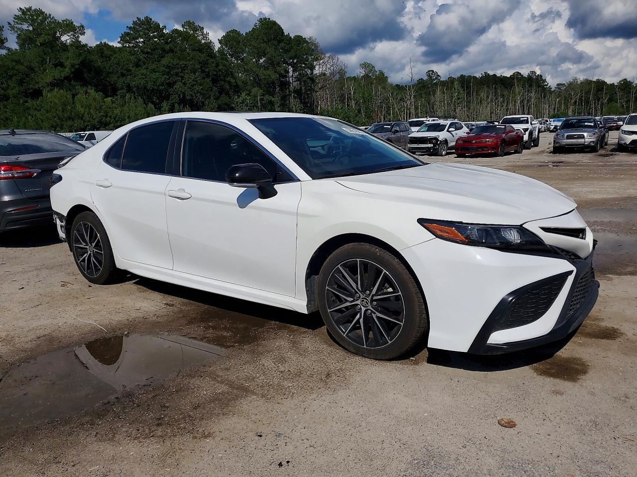 2021 TOYOTA CAMRY SE photo 4