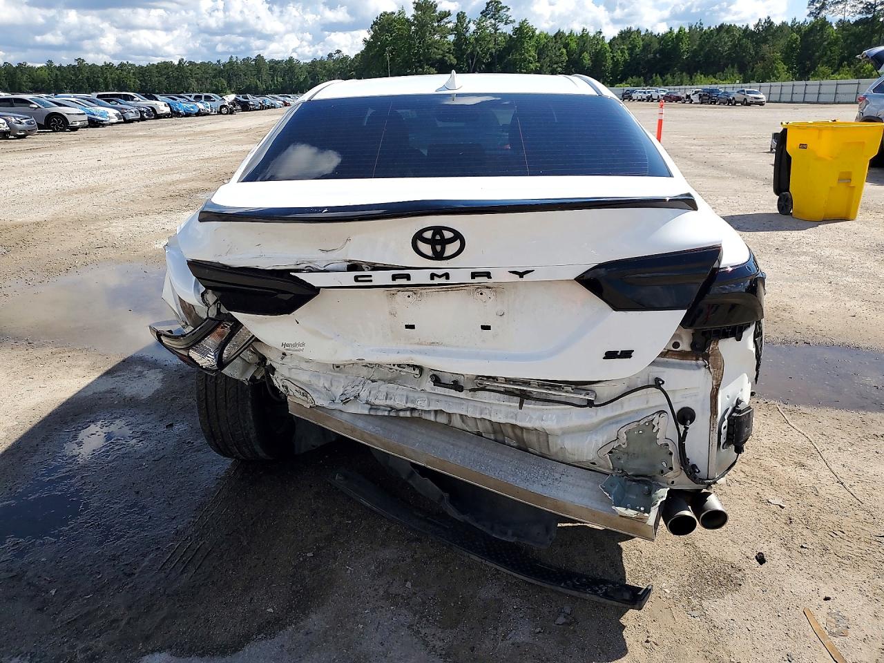 2021 TOYOTA CAMRY SE photo 6