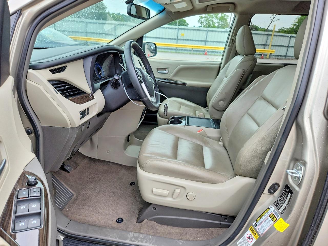 2017 TOYOTA SIENNA XLE PREMIUM 8-PASSENGER photo 13