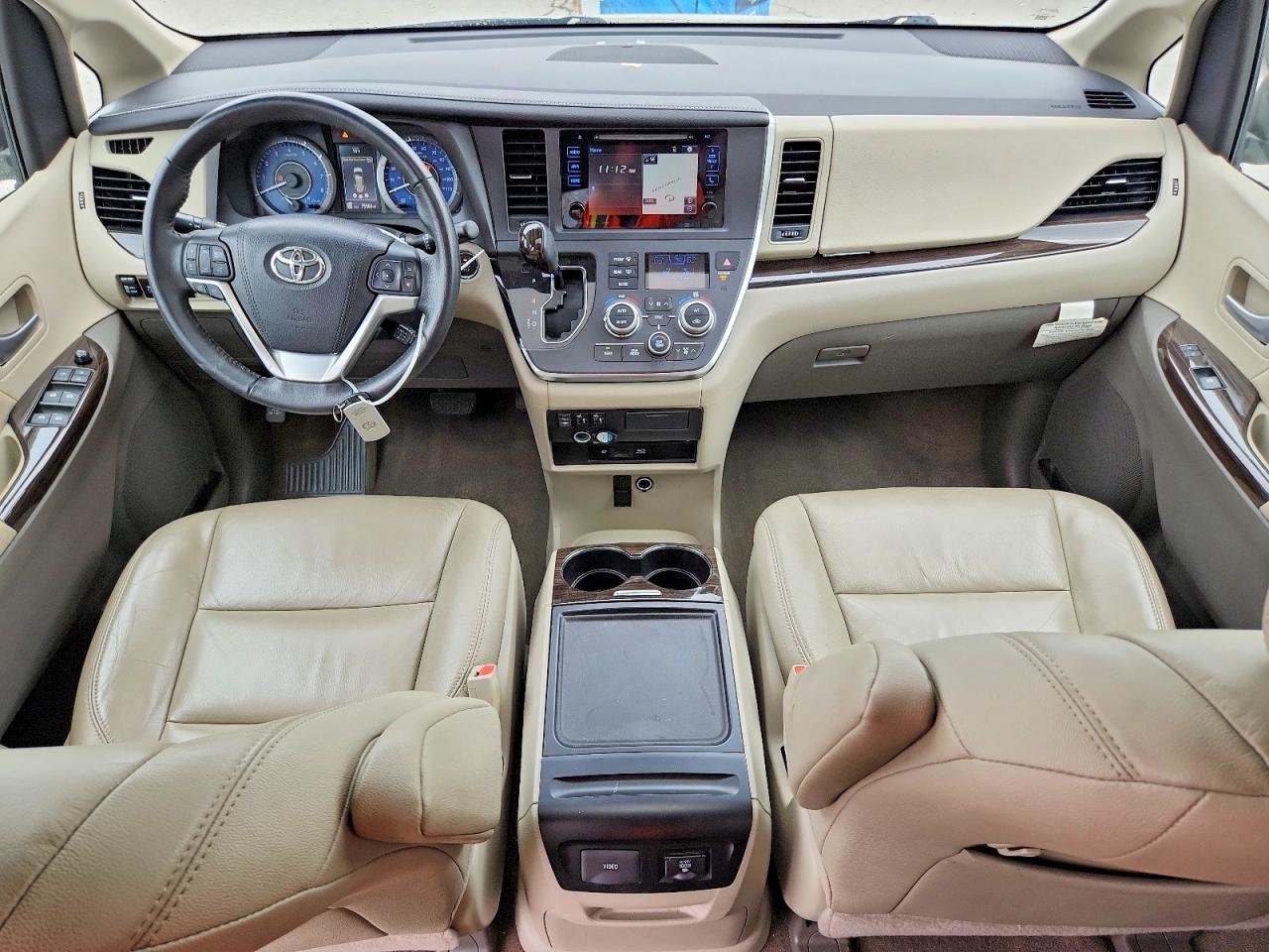 2017 TOYOTA SIENNA XLE PREMIUM 8-PASSENGER photo 15