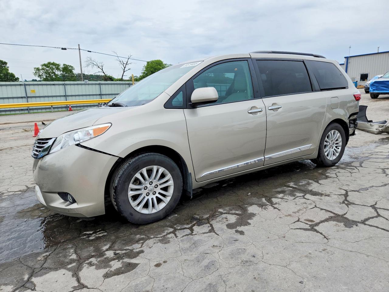 2017 TOYOTA SIENNA