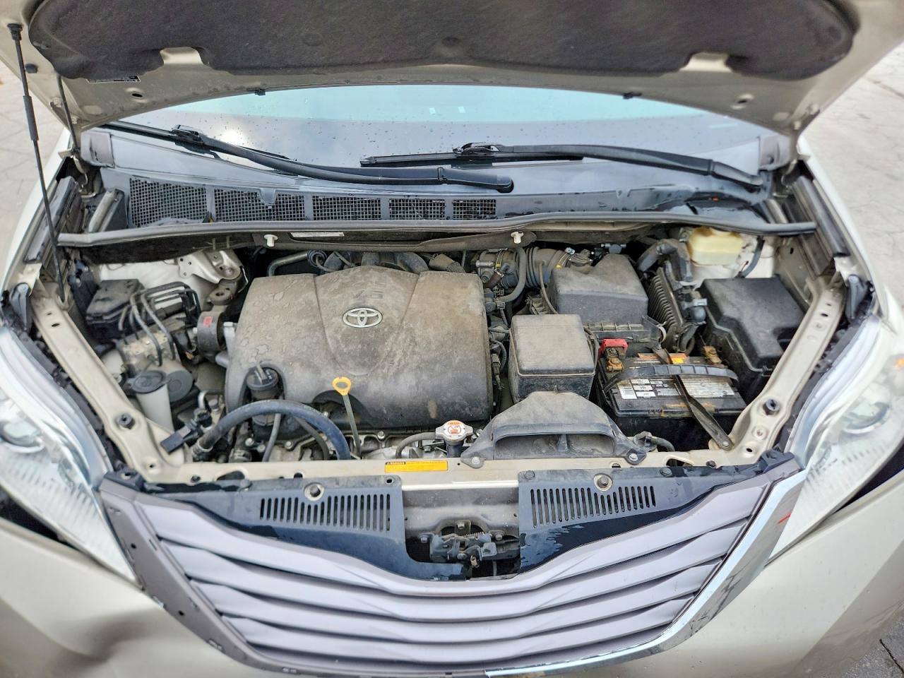 2017 TOYOTA SIENNA XLE PREMIUM 8-PASSENGER photo 23