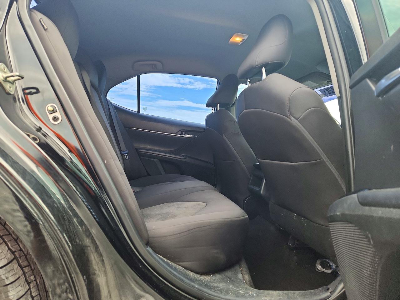 2020 TOYOTA CAMRY LE photo 10