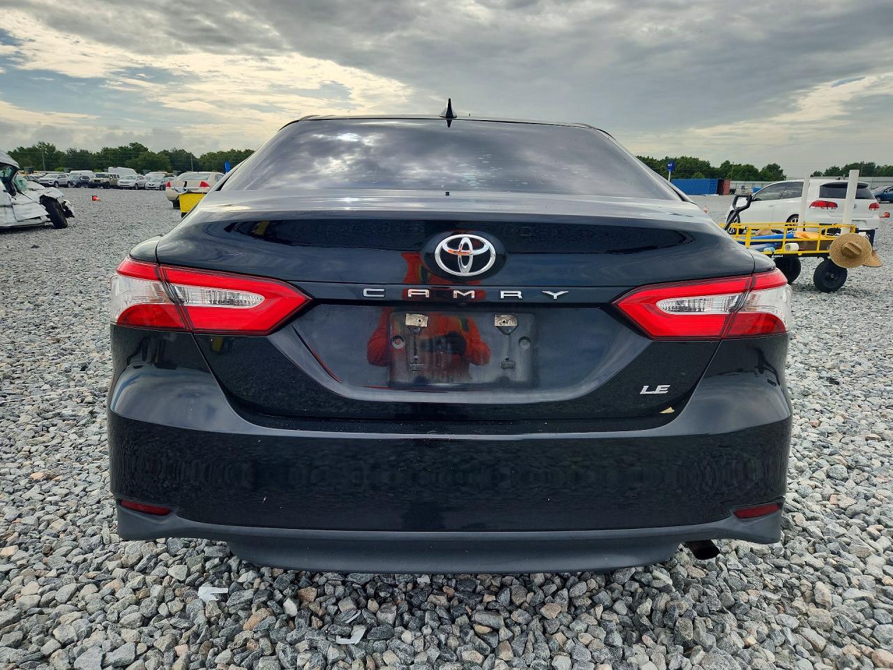 2020 TOYOTA CAMRY LE photo 6