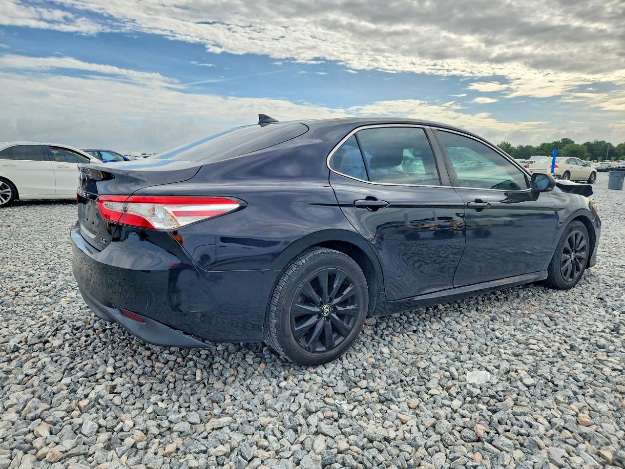 2020 TOYOTA CAMRY LE photo 3