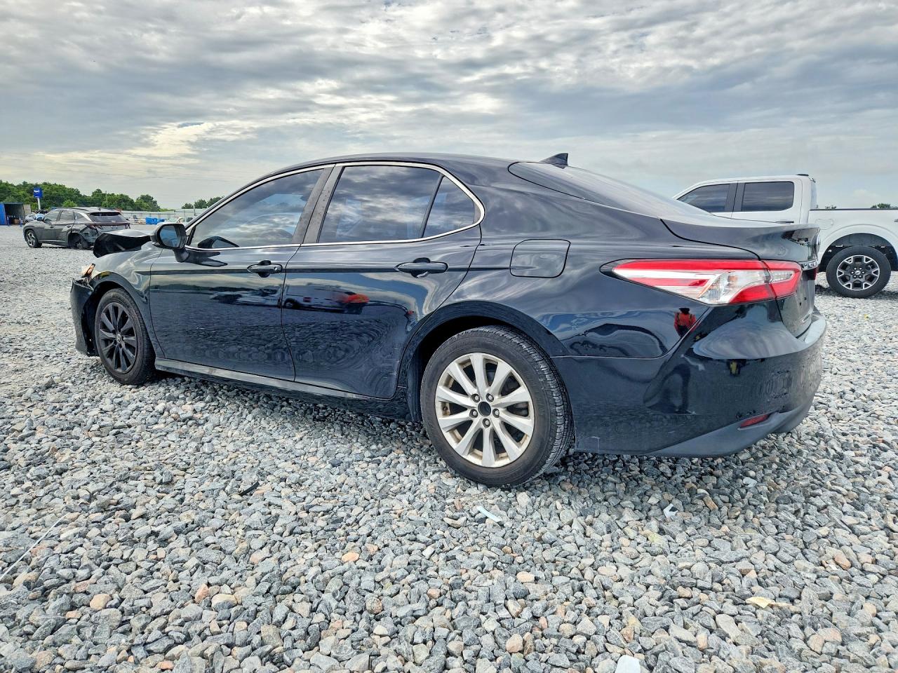2020 TOYOTA CAMRY LE photo 2