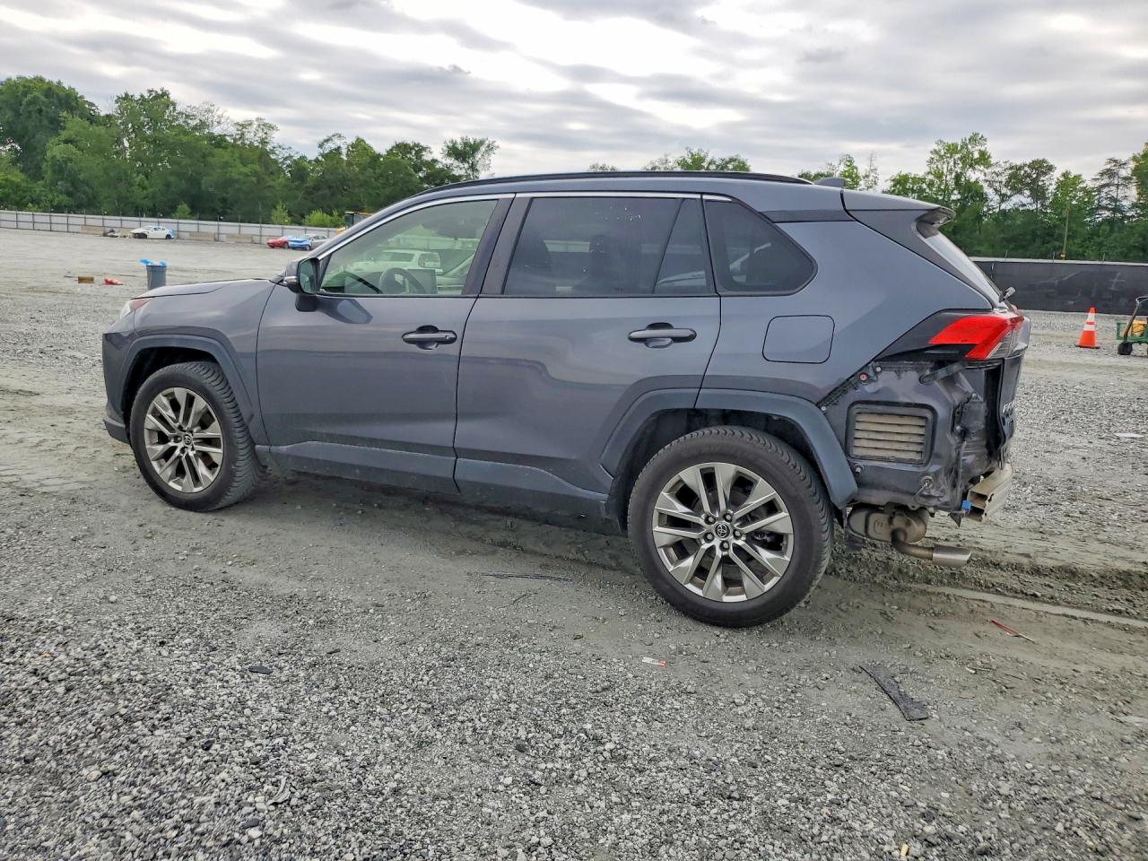 2019 TOYOTA RAV4 XLE PREMIUM photo 3