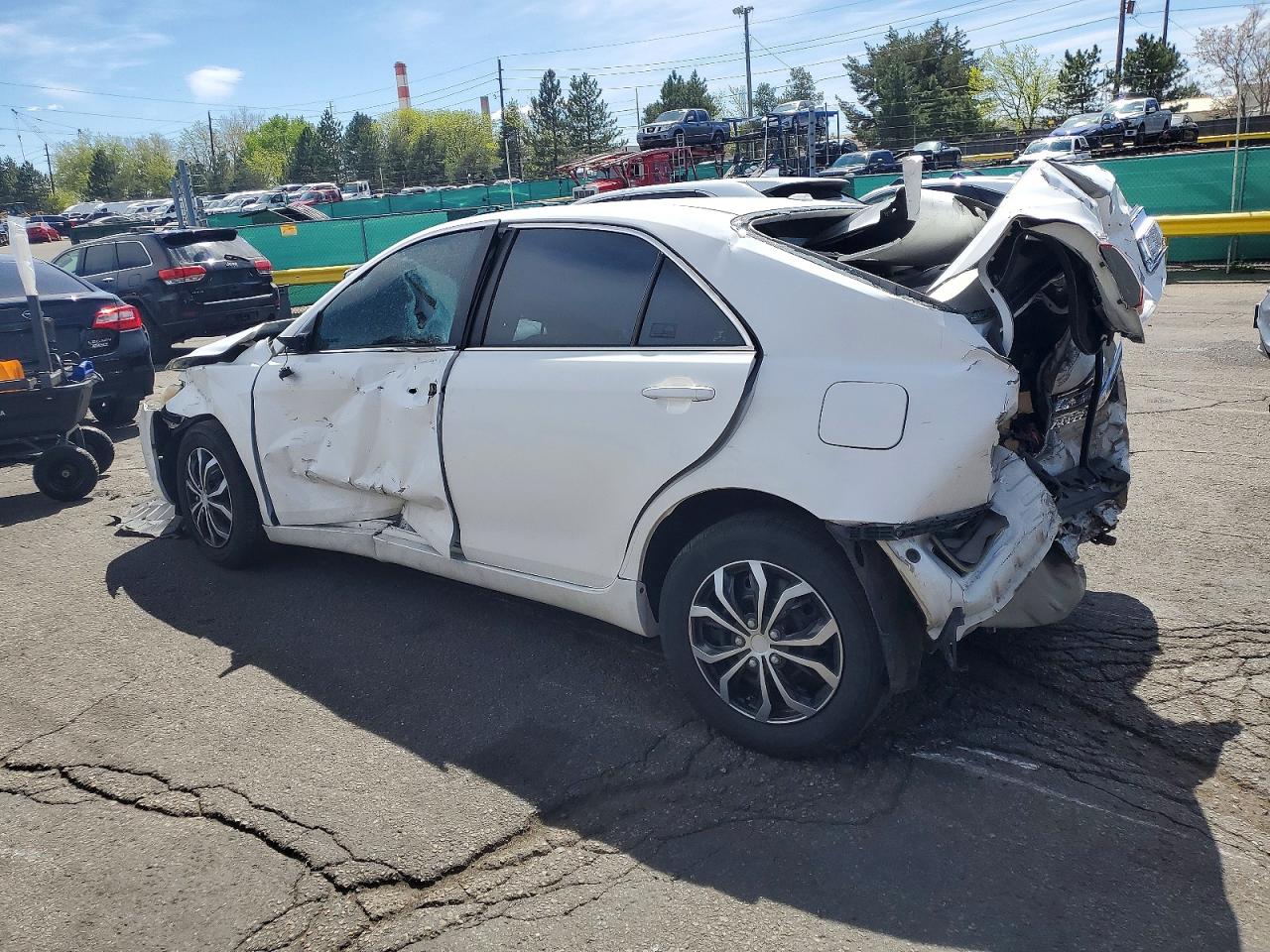 2011 TOYOTA CAMRY BASE photo 3