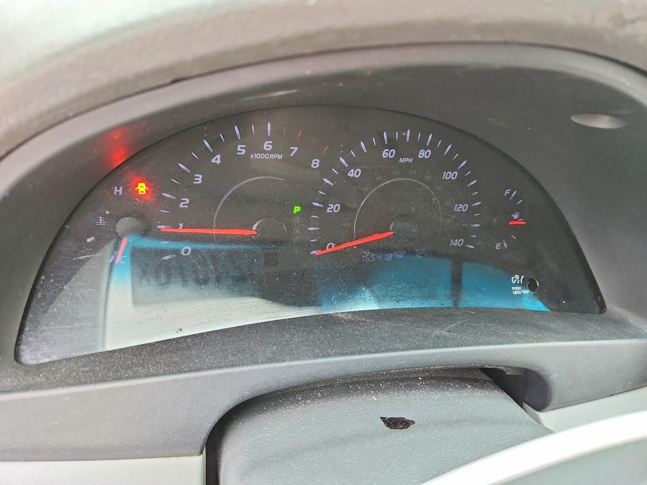 2010 TOYOTA CAMRY LE photo 9