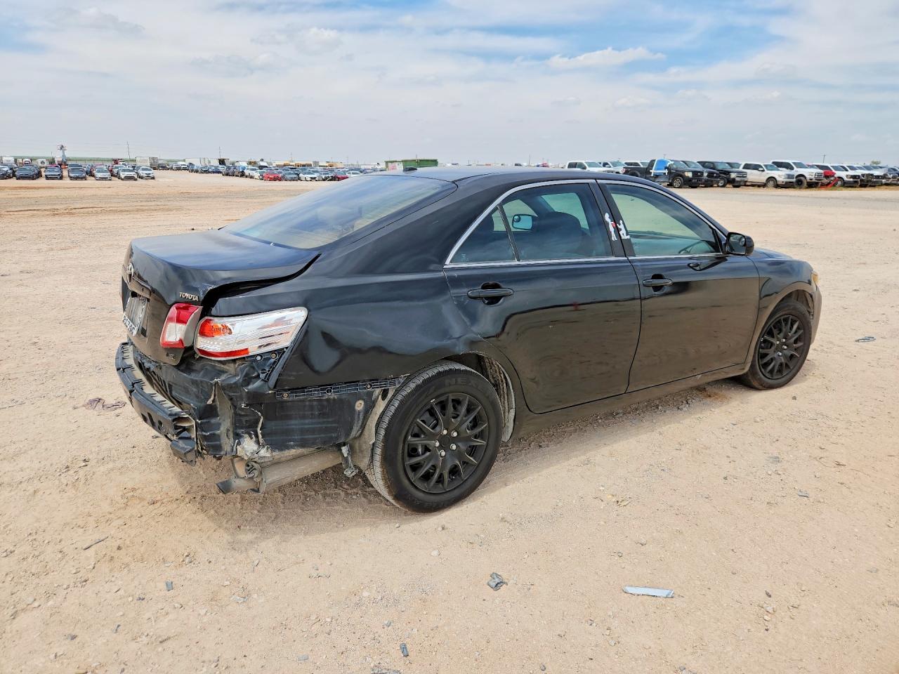 2010 TOYOTA CAMRY LE photo 3