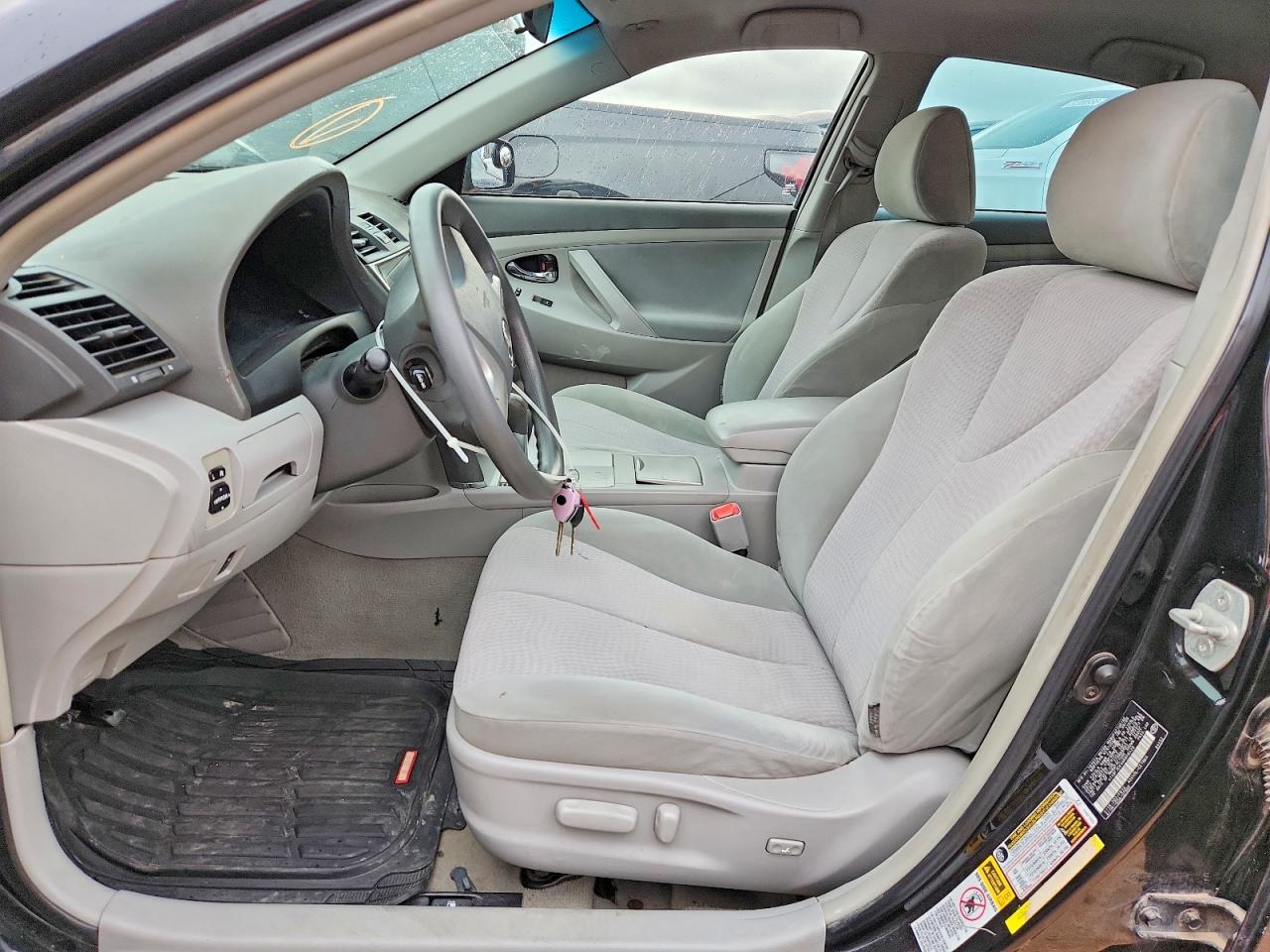2010 TOYOTA CAMRY LE photo 7