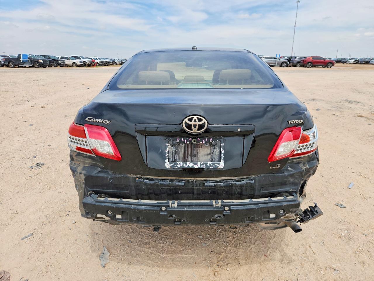 2010 TOYOTA CAMRY LE photo 6