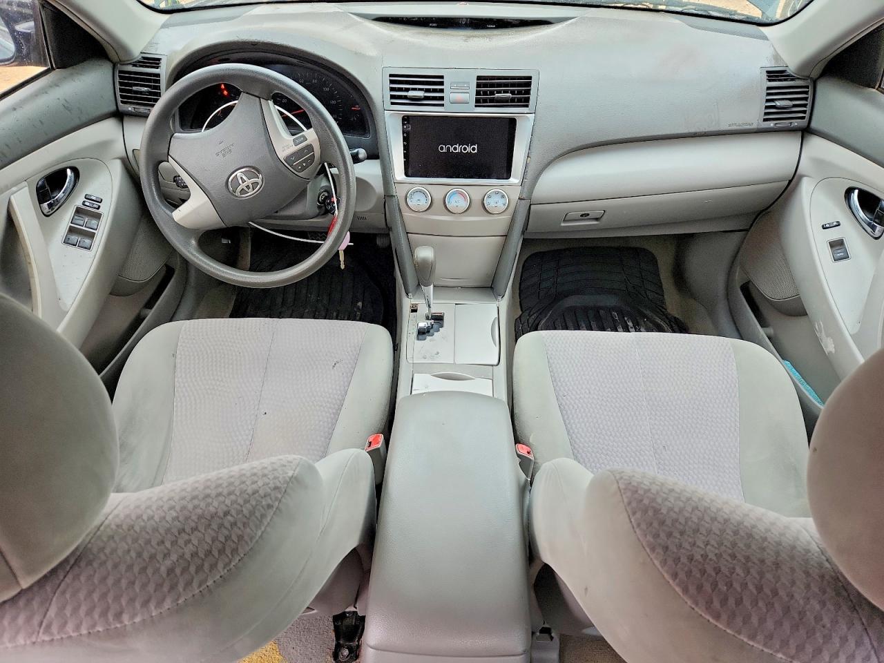 2010 TOYOTA CAMRY LE photo 8