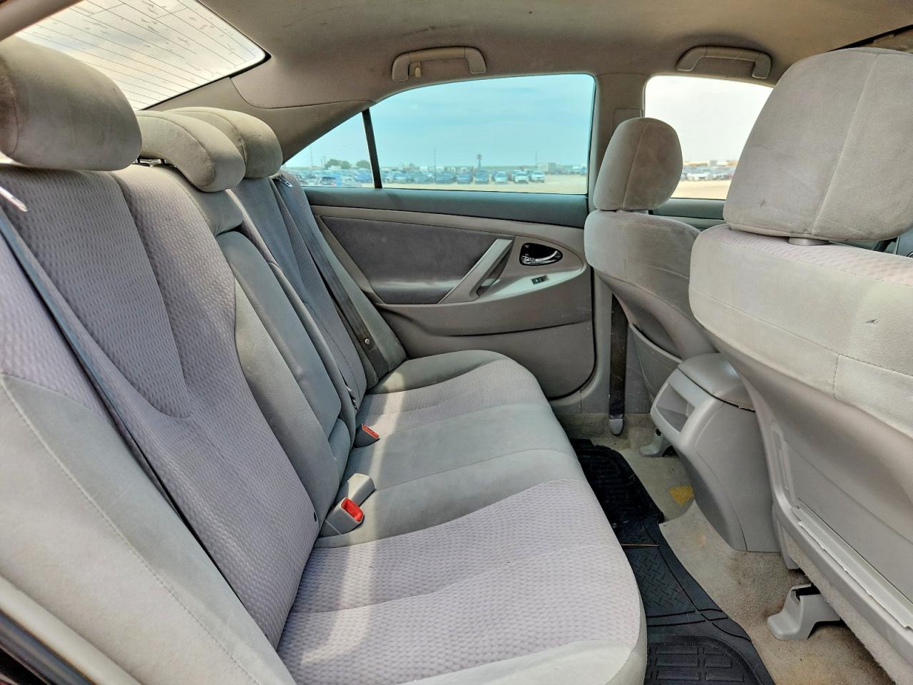 2010 TOYOTA CAMRY LE photo 10