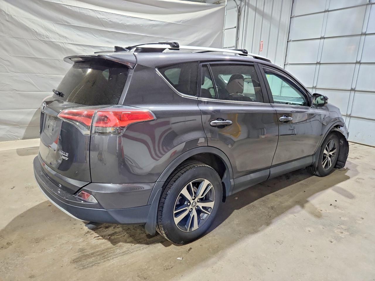 2016 TOYOTA RAV4 XLE photo 5