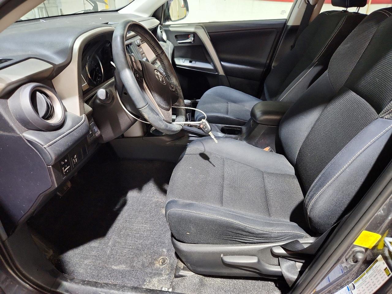 2016 TOYOTA RAV4 XLE photo 13